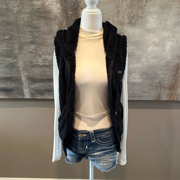 Women’s Billabong Hooded Vest - Picture 1 of 7